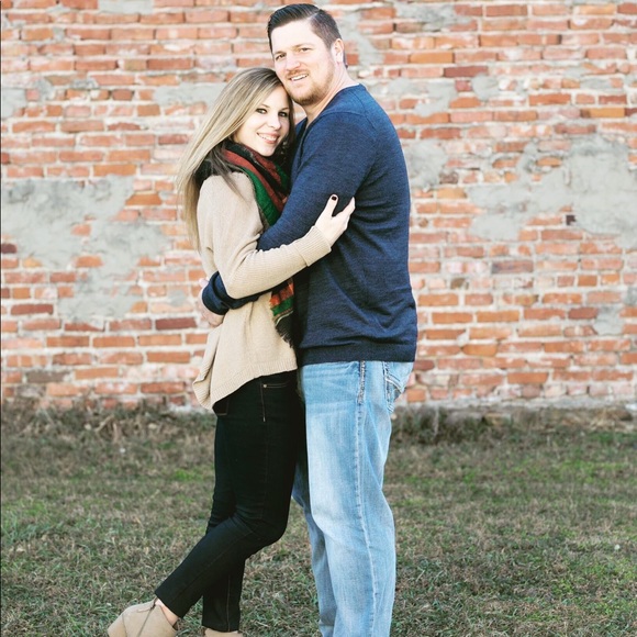 Meet your Posher, Kristin 💕 - Picture 4 of 5